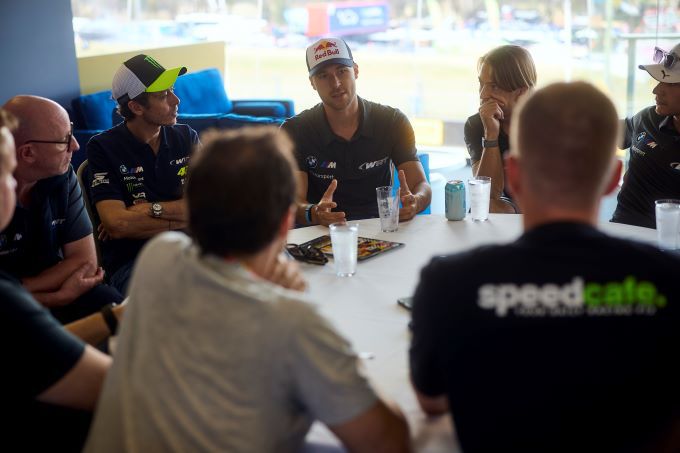 Valentino Rossi blij met succes in Bathurst Foto 14