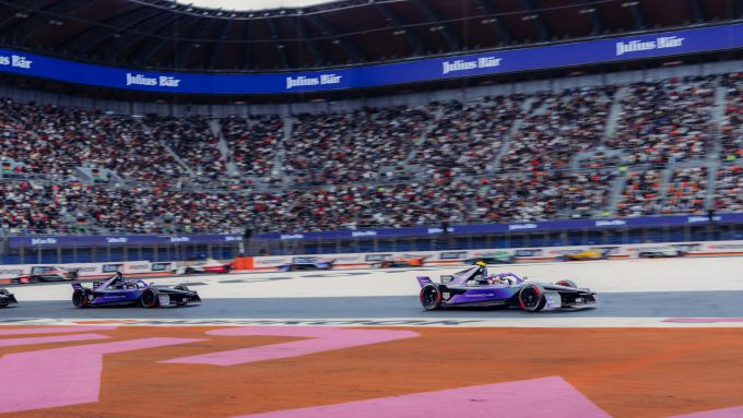 Formule E Porsche gaat voor de overwinning in Jeddah Foto 1