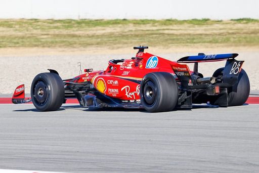 Pirelli F1 bandentests Barcelona Foto 8 Charles Leclerc Ferrari