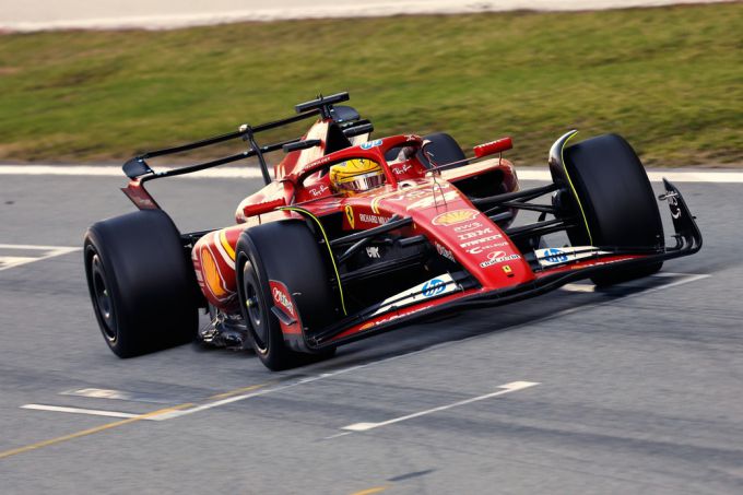 Pirelli F1 bandentests Barcelona Foto 9 Lewis Hamilton Ferrari