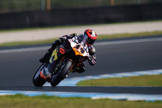 Felbevochten top 10 voor Lowes in Phillip Island opener