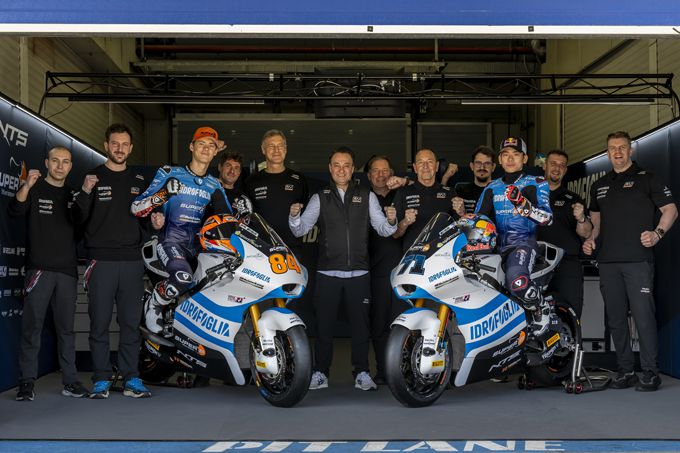 RW-Idrofoglia Racing GP met nieuwe kleurstelling klaar om aan 2025 Moto2 seizoen te beginnen