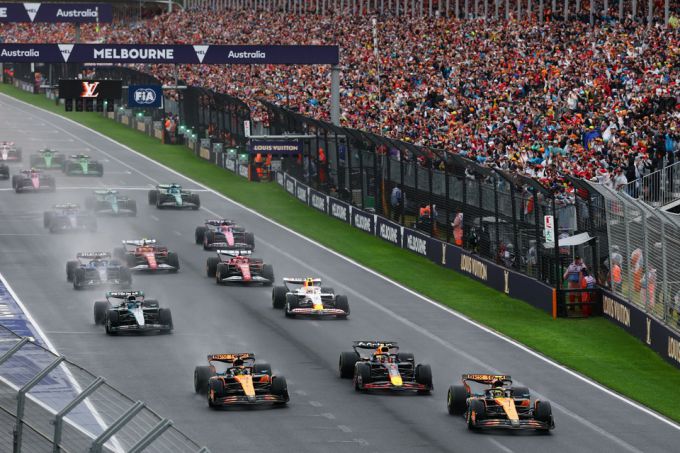 F1 GP Australië 2025 Melbourne P2 voor Max Verstappen RBCP Foto 3