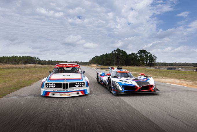 12H Sebring livery BMW M Team RLL Hybrid V8 herdenkt 50 jaar BMW Noord-Amerika Foto 8