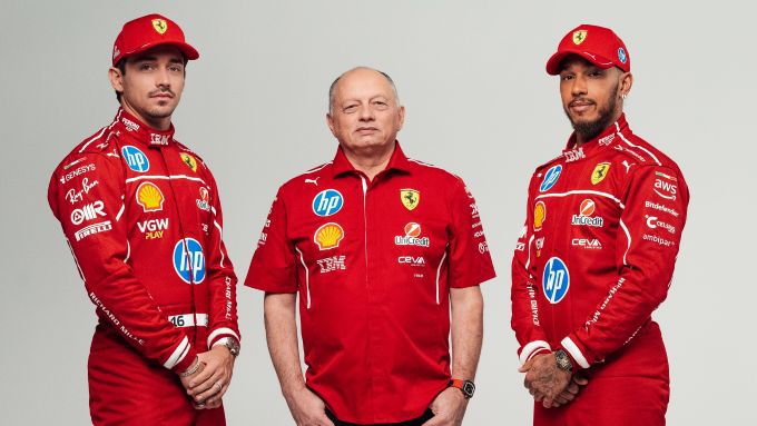 Ferrari_F1_trio_2025_Leclerc_Vasseur_Hamilton Foto media ferrari