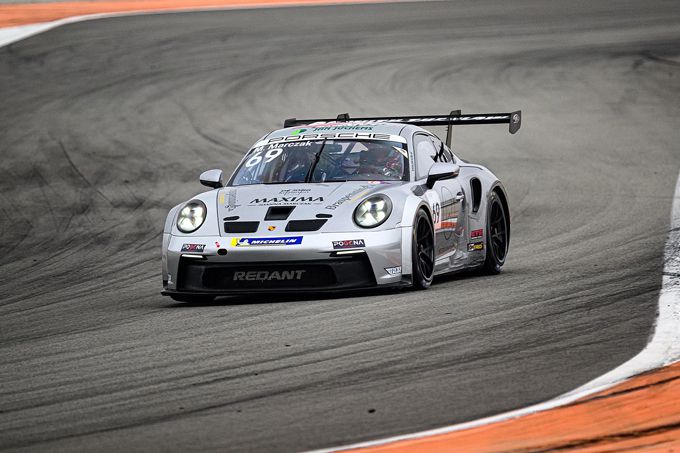 Racetalent Milan Marczak imponeert met rookiezege in Porsche Sprint Challenge Southern Europe in Barcelona
