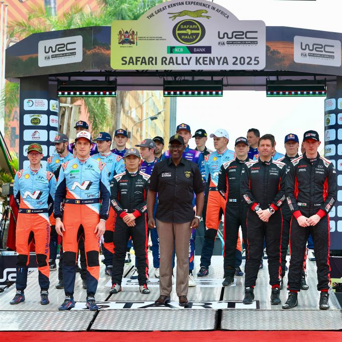 FIA WRC Safari Rally Kenia 2025 Foto 1 President William Ruto en coureurs podium