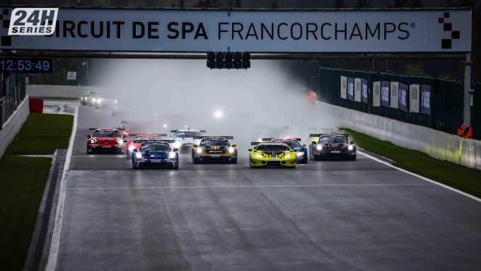 Michelin 24H SERIES European Series Spa-Francorchamps paasweekend van 19 en 20 april 2025 Foto 1 start