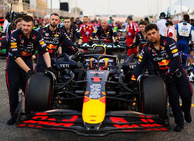 Max Verstappen Red Bull RB21 GP Bahrein 2025 Foto 3