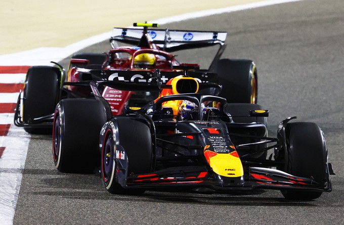 Max Verstappen Red Bull RB21 GP Bahrein 2025 Foto 4