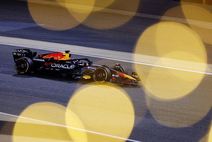 Max Verstappen Red Bull RB21 GP Bahrein 2025 Foto 8