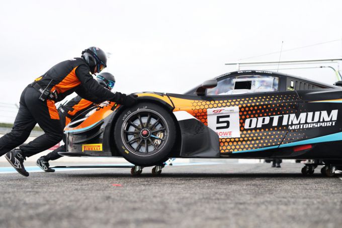 GT World Challenge Europe 2025 powered by AWS #5 Optimum Motorsport McLaren Gold Cup-klasse Mikey Porter, Largim Ali en James Allen Foto 4