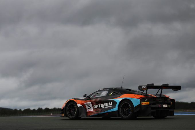 GT World Challenge Europe 2025 powered by AWS #5 Optimum Motorsport McLaren Gold Cup-klasse Mikey Porter, Largim Ali en James Allen Foto 5