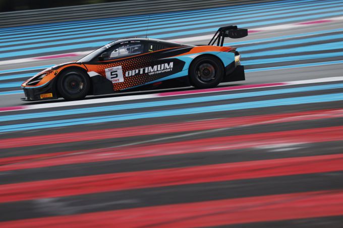 GT World Challenge Europe 2025 powered by AWS #5 Optimum Motorsport McLaren Gold Cup-klasse Mikey Porter, Largim Ali en James Allen Foto 1