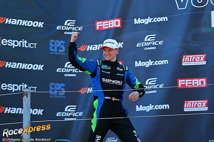 Sleepworld piloot Delano De Ketele slaat direct toe met zijn eerste overwinning in de Mazda MX-5 Cup: 