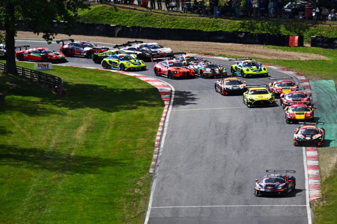 GT World Challenge Sprint Cup Brands Hatch Foto 1