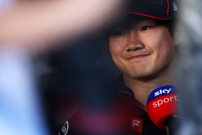 Red Bull RB21 F1 Yuki Tsunoda Foto 3 interview