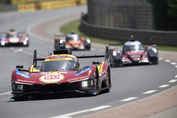 Ferrari-AF Corse-team @ 24 Uur Le Mans 2025 Foto 13