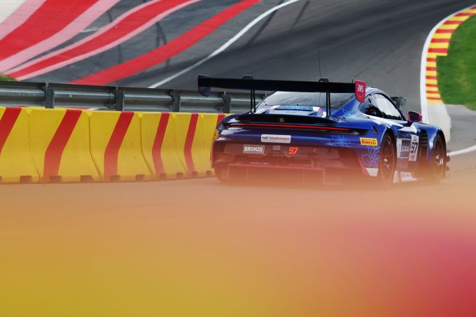 Nr97 Au(Bronze)/Rump(Silver)/Schuring(Gold)/Hartog(Silver) Rutronik Racing <br />
Bronze Porsche 911 GT3 R (992) Bron foto: GT-World-Challenge-Europe/press-members-gallery