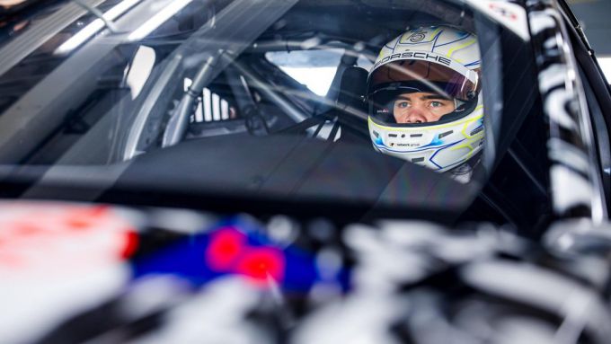 De nieuwe Porsche 911 Cup gespot in zijn camouflage livery Foto 10 Lauren Heinrich
