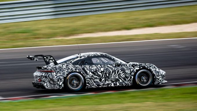 De nieuwe Porsche 911 Cup gespot in zijn camouflage livery Foto 14