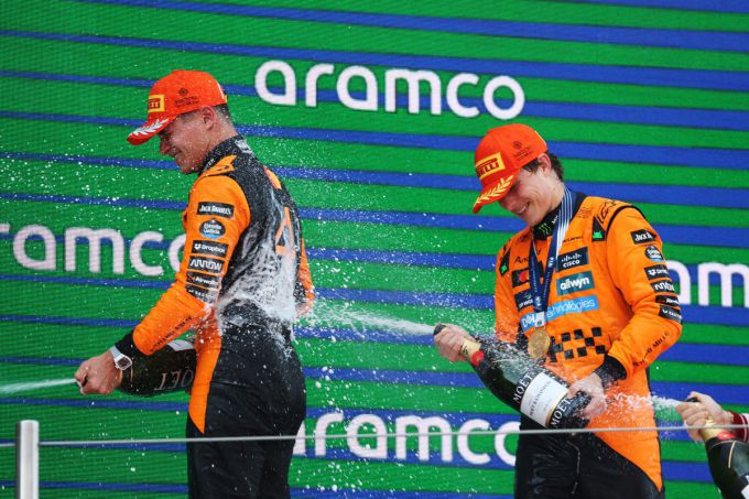 Oscar Piastri en Lando Norris F! McLaren teamgenoten en rivalen met respect Foto 2