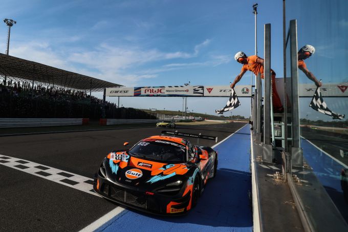 GT World Challenge Misano Foto 1 Garage 59 McLaren winnaar