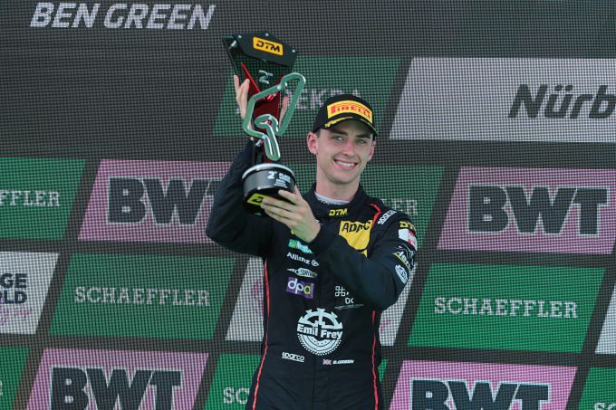 DTM Nürburgring zaterdag 9 augustus 2025 Foto 5 Johann van de Kerkhof Ben Green podium