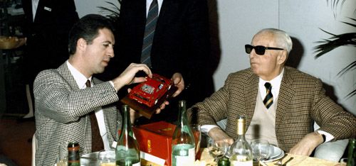 Scuderia Ferrari HP viert tijdens Grand Prix van Italië 2025 de 50e verjaardag van Niki Lauda's eerste wereldtitel Foto 2 Piero Ferrari en Enzo Ferrari