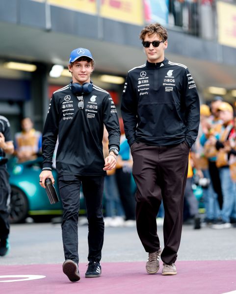 Mercedes versus Ferrari in GP van Azerbeidzjan – Bakoe Foto 1 Kimi Antonelli en George Russell