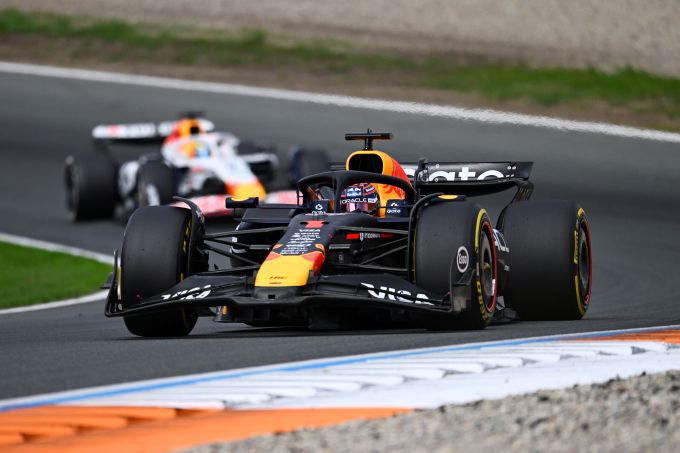 Max_Verstappen_en_Isack_Hadjar_GP_Netherlands_Zandvoort