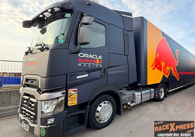 Oracle Red Bull Racing truck F1