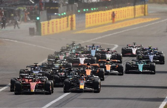 Jubileum in Monza 75e keer F1-race Foto 1 start