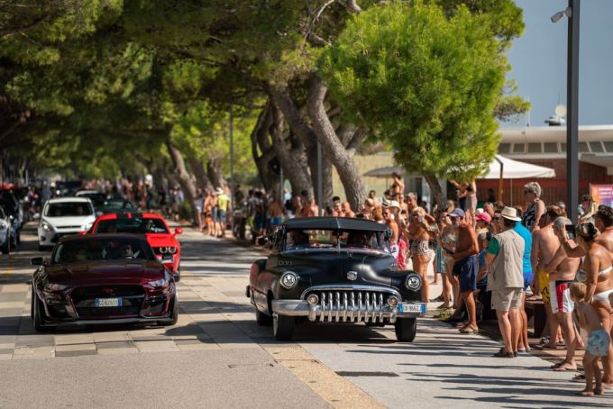 Italian Bike Week 2025 - US CAR ON THE BEACH - Lignano Sabbiadoro Udine Italië bron foto: terredimoto @ newsbooster Foto 7