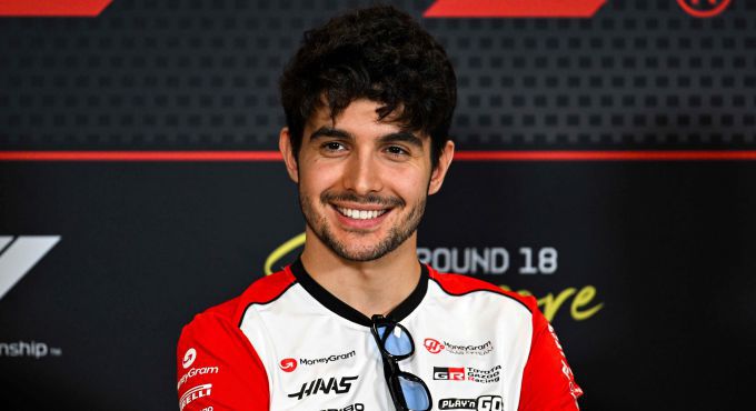 Esteban Ocon portretfoto F1 Haas