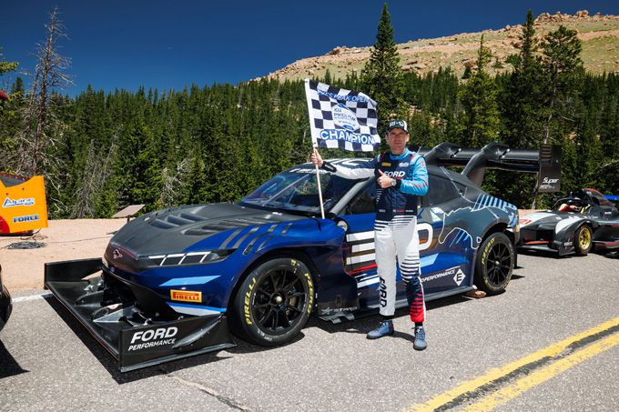 Romain Dumas gaat de Dakar aan in de Ford Raptor T1+