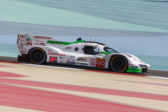 Proton Huber Competition helpt voormalig karter DKM-kampioen Robert de Haan bij een testrit in een Porsche 963