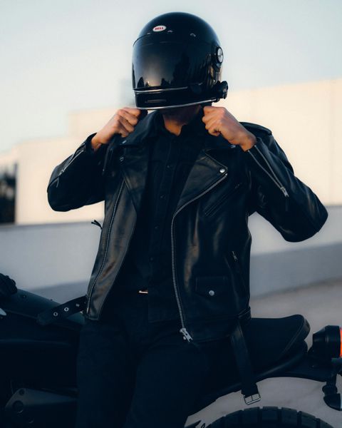 Ontdek de wereld van motorkleding en helmen online