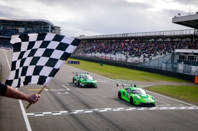 DTM-koning Ayhancan Güven krijgt Gouden Schoen Foto 5