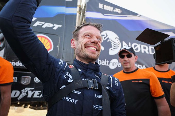 een dolblije Zala na aankomst in het laatste bivak in Yanbu