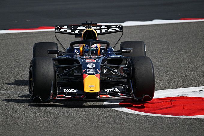 Max Verstappen test RB22