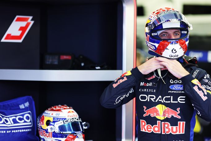 Max Verstappen test RB22
