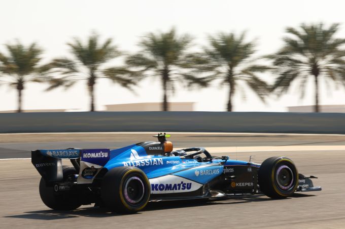 Carlos Sainz 55 Williams FW48 Mercedes Bahrain foto pirelli