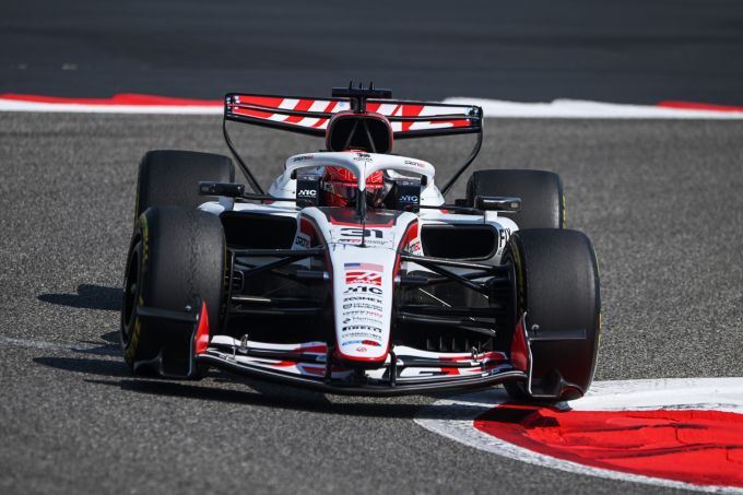 Esteban_Ocon_Haas_F1_VF-26_Ferrari_Bahrain