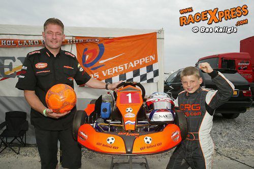 Jos Verstappen en Max Verstappen Mini Juniors kampioen karting racexpress photo by Bas Kaligis