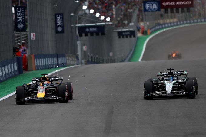 Max_Verstappen Red Bull contra Merces met George Russell