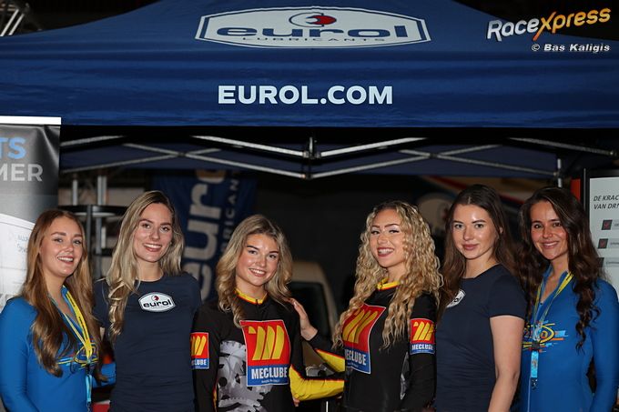 Grid girls verbannen in de Formule 1, maar wel op de Racing Expo in Leeuwarden