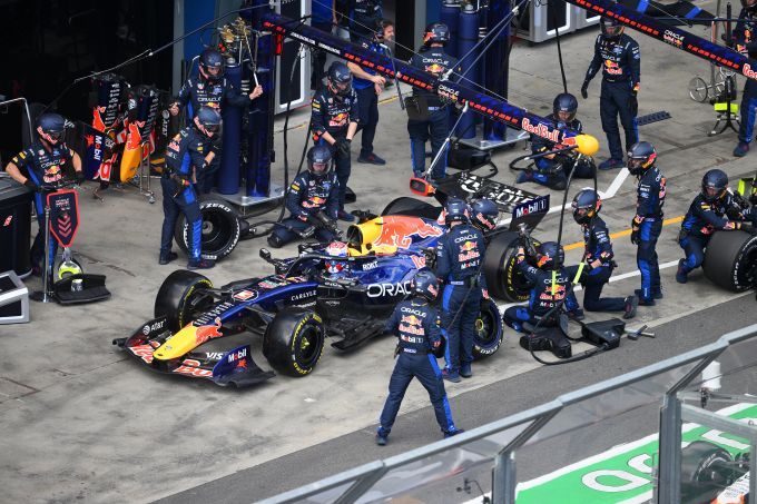 Max Verstappen F1 Red Bull pitstop GP Australia 2026 pitstop en crew