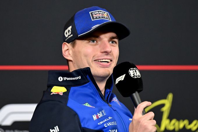 Max Verstappen presentatie GP China microfoon