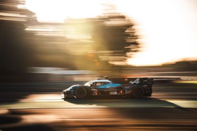 Alpine A424 @ 24 Uur Le Mans 2026 op Circuit de la Sarthe foto 15
